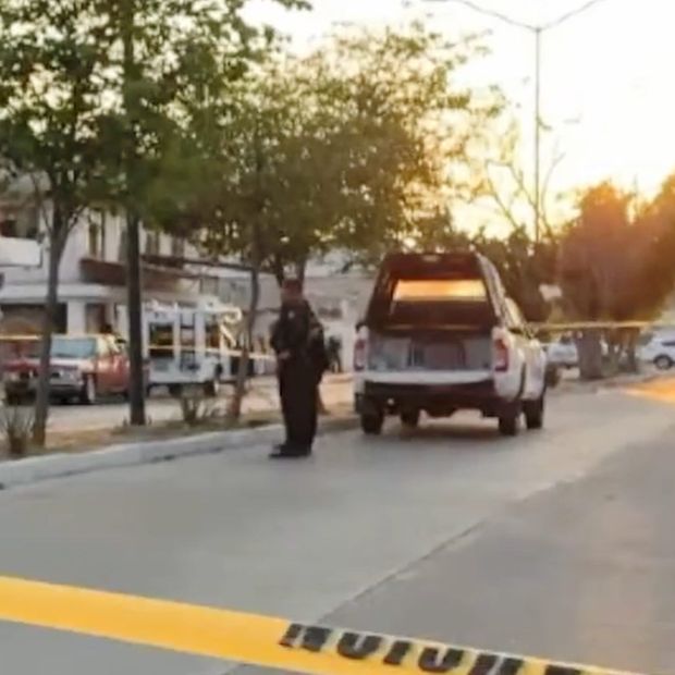 La mujer fue atacada al interior del local de comida.